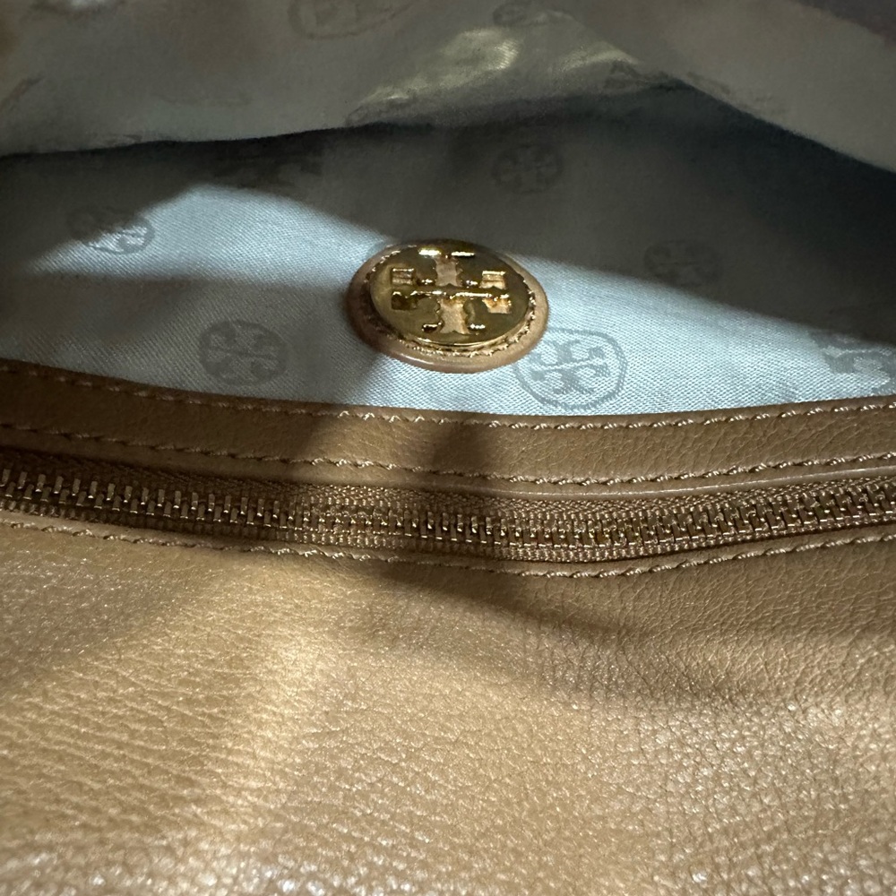 Tory Burch Tan Leather Crossbody Bag with Gold Chain - Picture 4 of 5